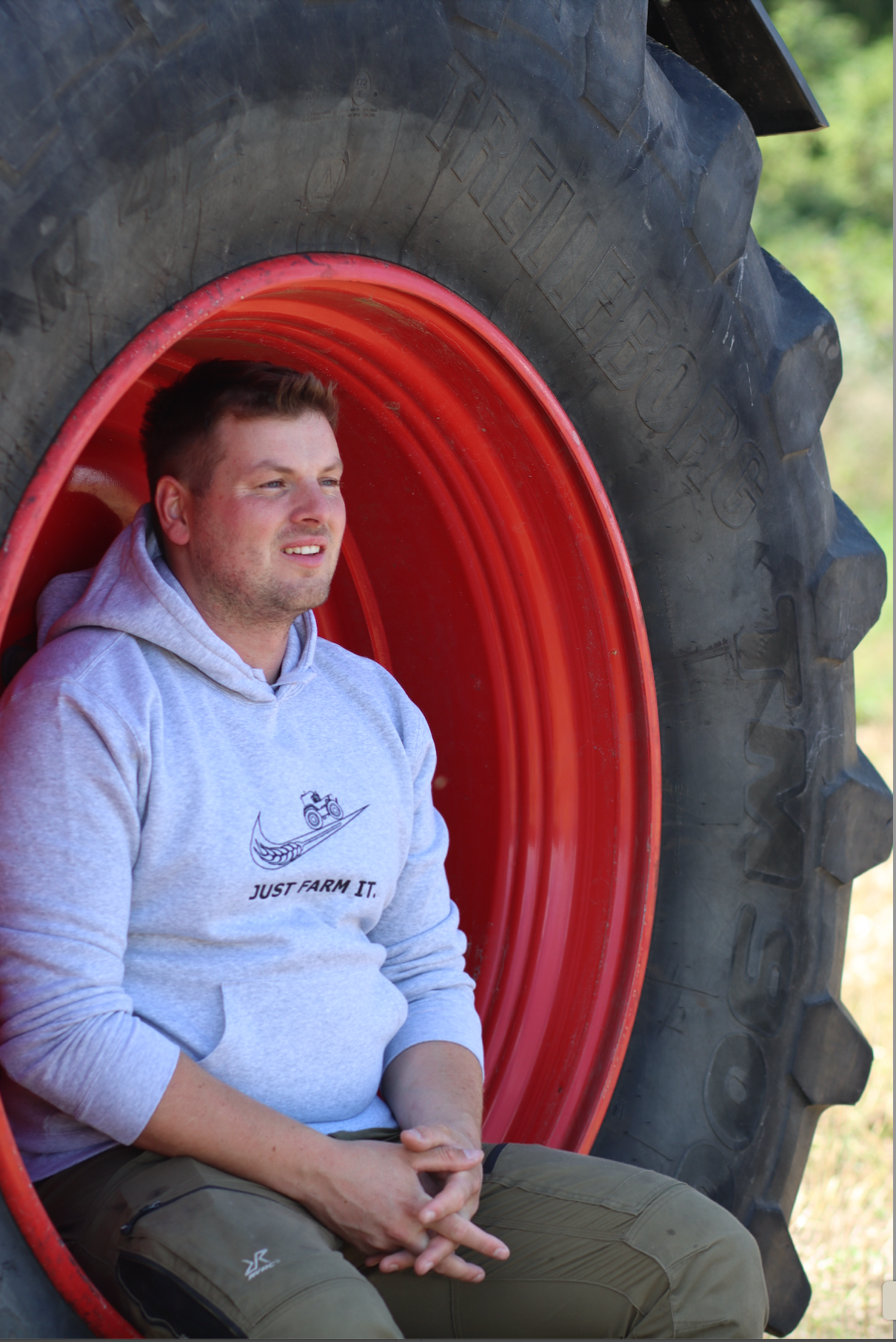 Hoodie - JUST FARM IT.